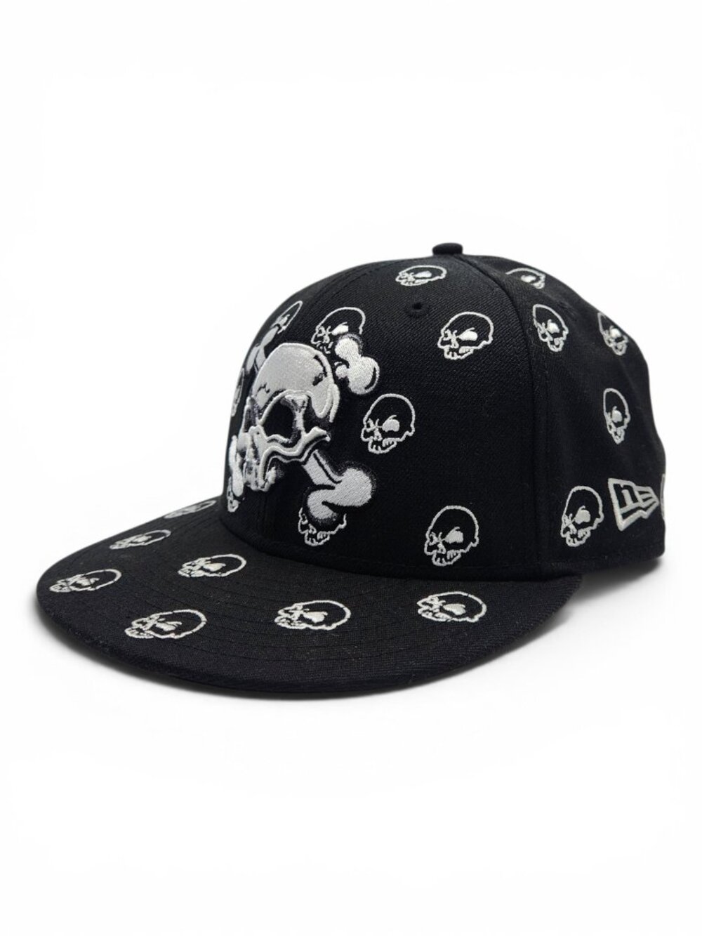 New Era 59FIFTY Skull & Crossbones AOP Fitted Hat - 7 1/4 L/G - Picture 3 of 8